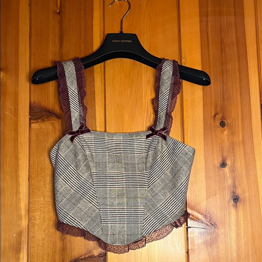 Chic Plaid Crop Top with Lace Trim